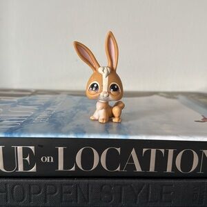 Littlest Pet Shop Brown/Tan BUNNY RABBIT Long/Tall ears Purple eyes #434 lps
